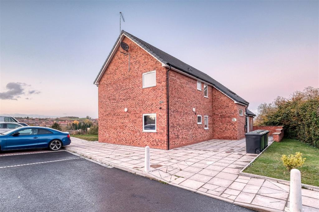 Cedar Park Road, Batchley, Redditch... 1 bed apartment £125,000