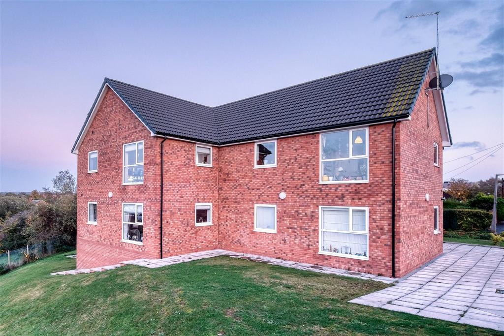 Cedar Park Road, Batchley, Redditch... 1 bed apartment £125,000