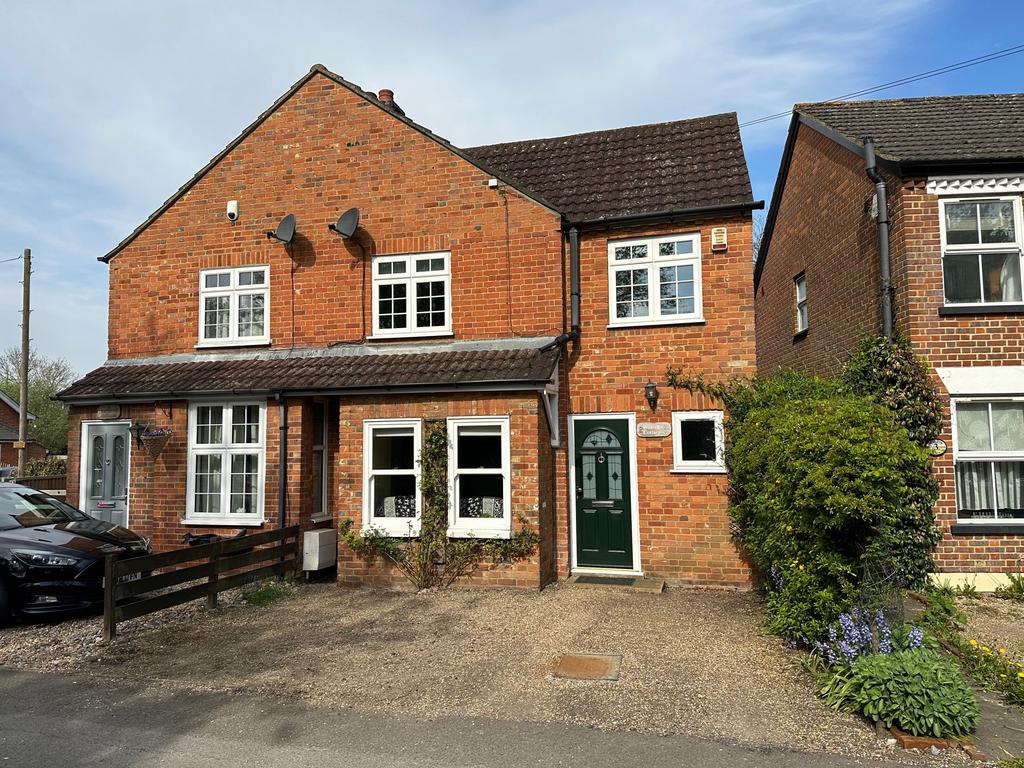Hatchet Lane, Winkfield SL4 2 bed semidetached house for sale £575,000