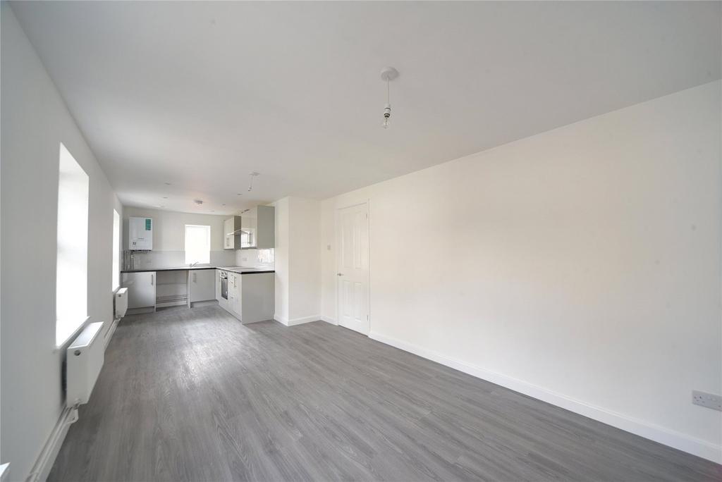 High Street, Soham, Ely... 2 bed apartment £900 pcm (£208 pw)