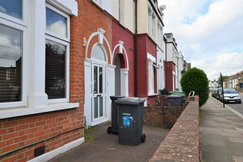 3 bedroom maisonette to rent, Turnpike Lane, London,