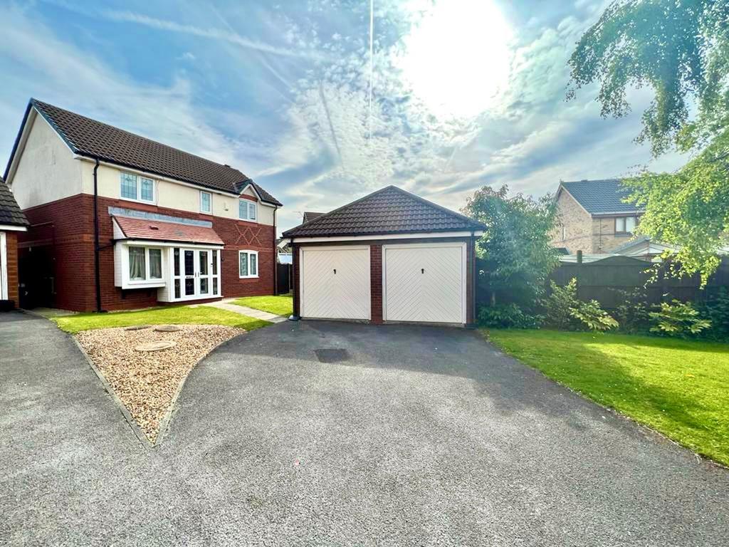 Lynton Road, Swinton, M27 4 bed detached house for sale £370,000
