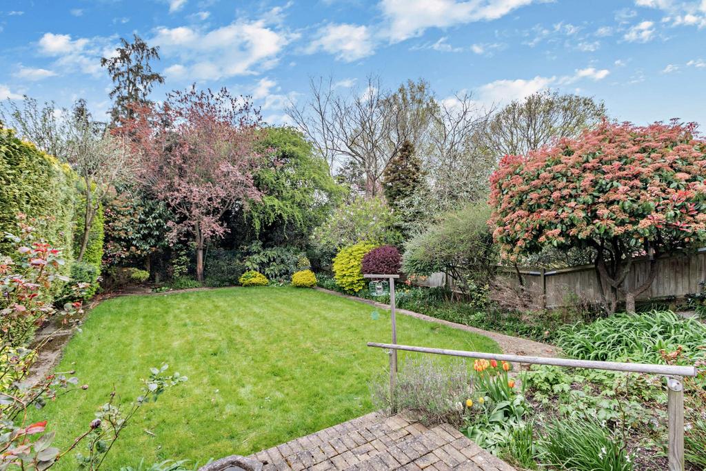 Compton Rise, Pinner, HA5 2 bed detached bungalow for sale - £690,000