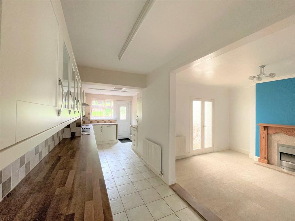 Forest Road, Mansfield, Nottinghamshire, NG18 3 bed semidetached house