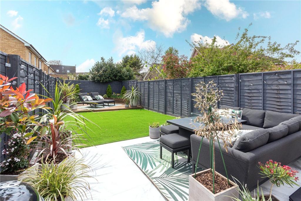 High Street, Codicote, Hitchin, Hertfordshire 2 bed end of terrace