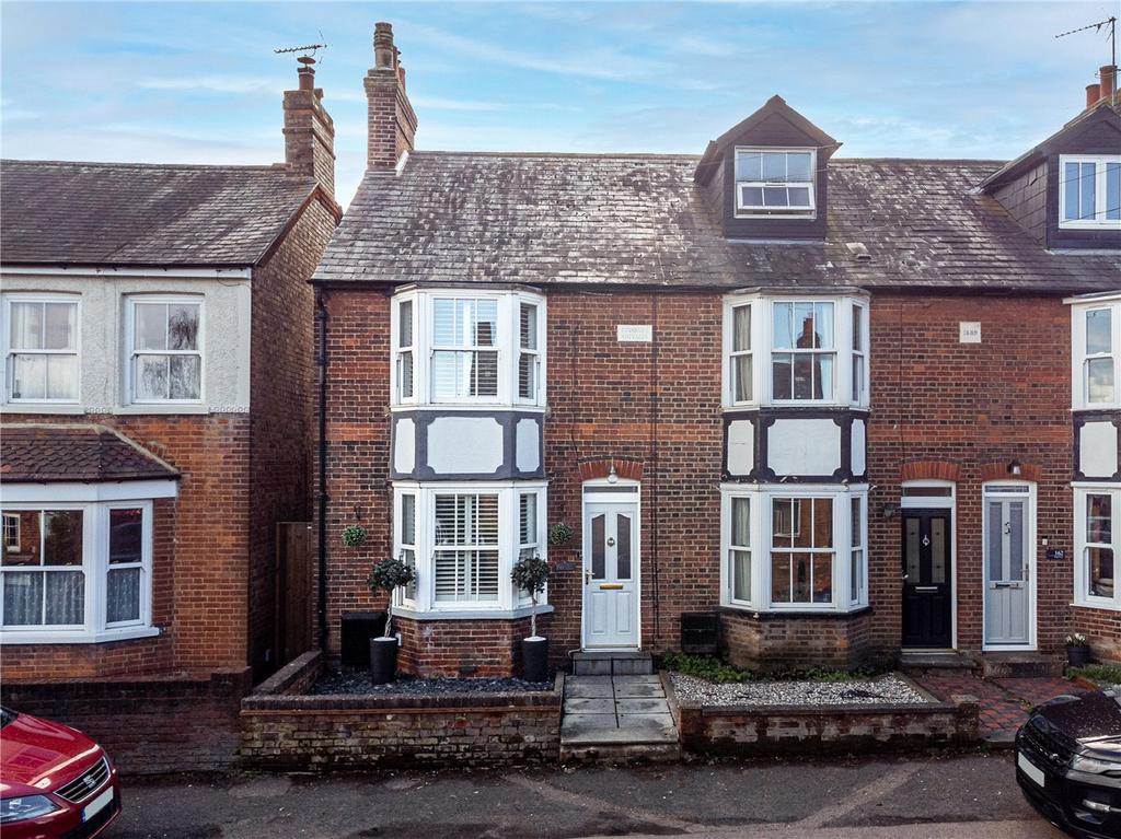 High Street, Codicote, Hitchin, Hertfordshire 2 bed end of terrace