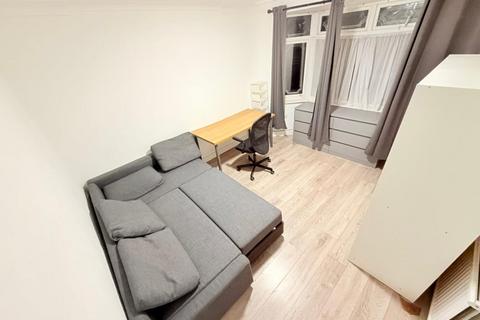 1 bedroom in a house share to rent, Ardwell Avenue, Ilford, IG6