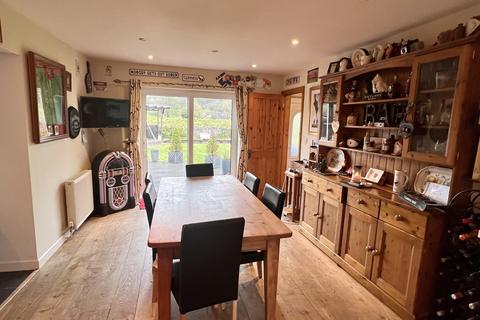 5 bedroom end of terrace house for sale, High Street, Llandovery, Carmarthenshire.