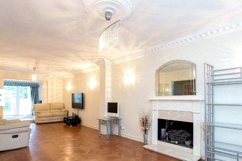 4 bedroom property to rent, Hendon Avenue, London, N3