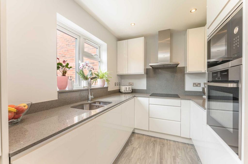 ber Close, Borehamwood 2 bed terraced house for sale £420,000