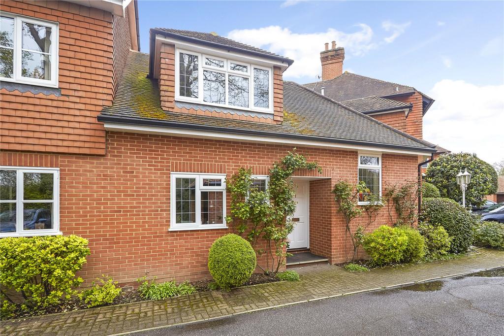 Leigh Corner, Cobham, Surrey, KT11 3 bed terraced house £850,000