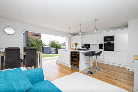 25a Felstead Road, Loughton, IG10 3BB