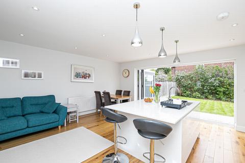 25a Felstead Road, Loughton, IG10 3BB