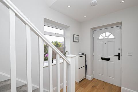 25a Felstead Road, Loughton, IG10 3BB