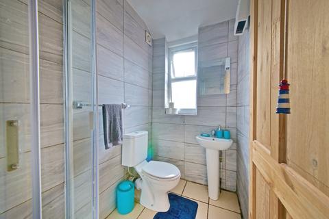 Shop for sale, 32 Lawrence Road
