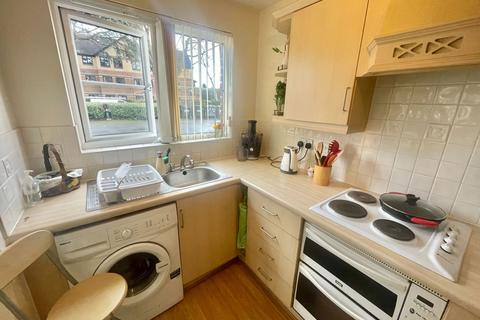 2 bedroom ground floor flat for sale, Laurieston Court, 33 Chadvil Road, Cheadle