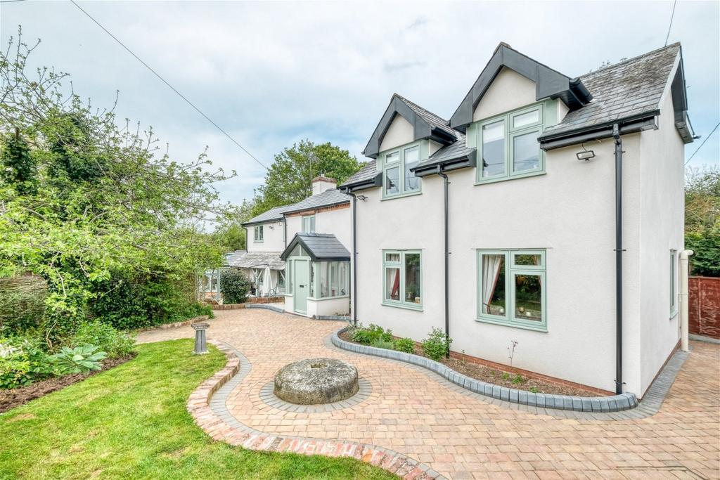 Old Hill, Flyford Flavell, Worcester... 4 bed detached house £675,000
