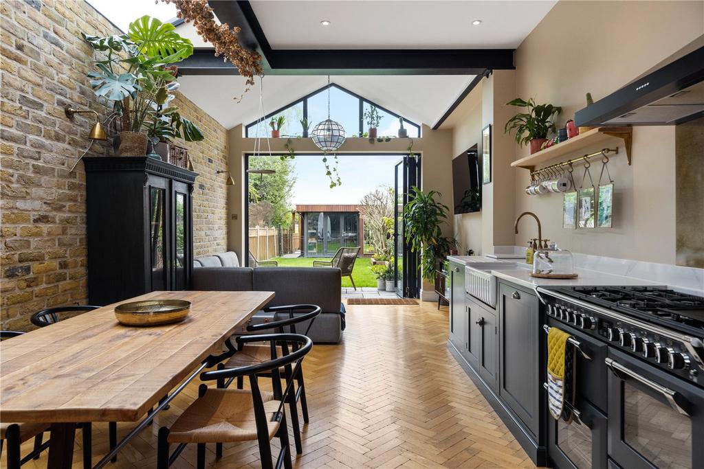 Kitchen-Dining Area