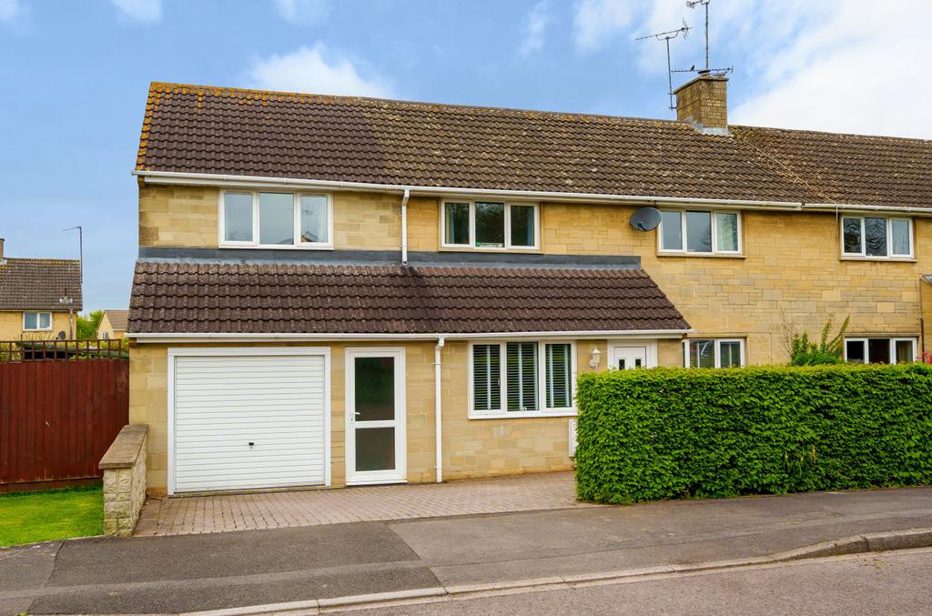 Golden Farm Road, Cirencester, Gloucestershire, GL7 4 bed semidetached
