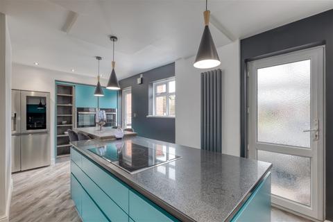 94a Foxlydiate Crescent, Redditch, B97 6NJ