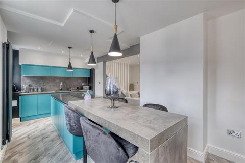 94a Foxlydiate Crescent, Redditch, B97 6NJ