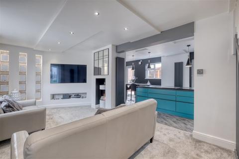 94a Foxlydiate Crescent, Redditch, B97 6NJ