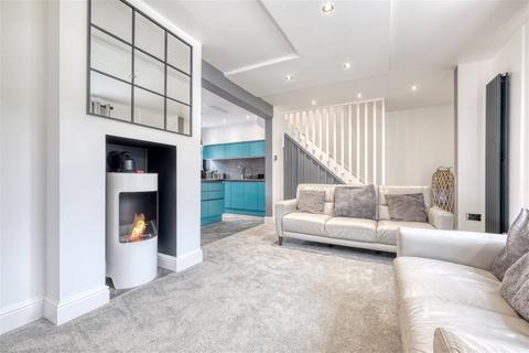 94a Foxlydiate Crescent, Redditch, B97 6NJ