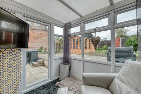 94a Foxlydiate Crescent, Redditch, B97 6NJ