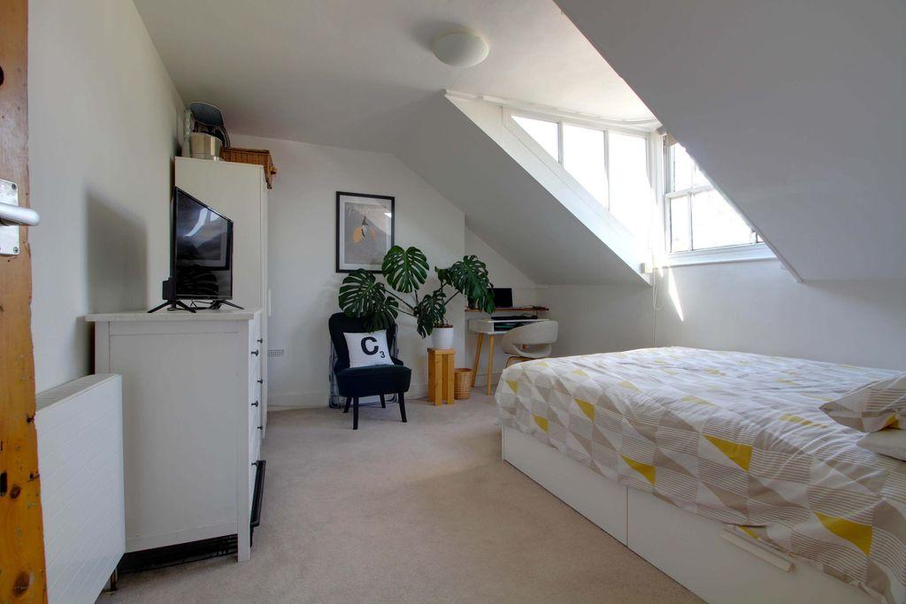 Bedroom 1 (Double)