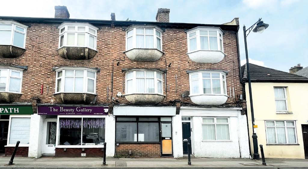 25/25(A) West Street, Carshalton, Surrey 2 bed £135,000