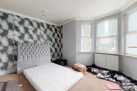 32 Westoe Road, London, N9 0SH
