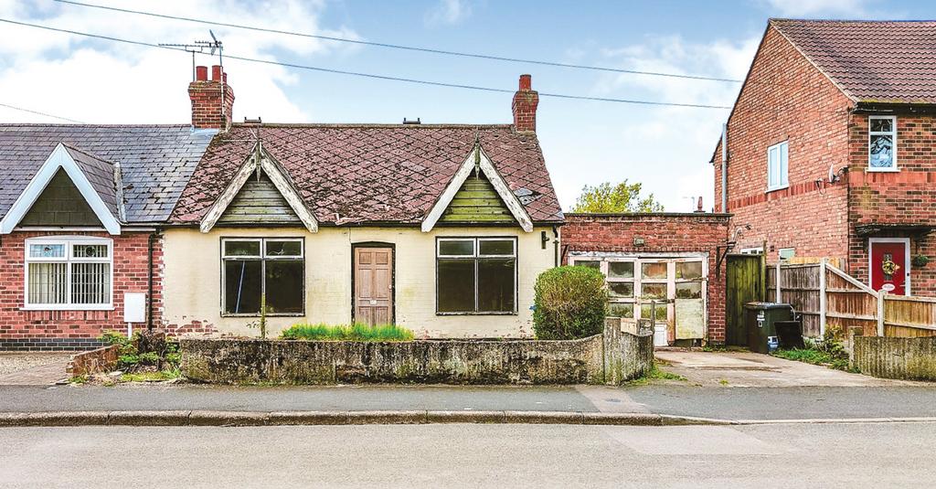 138 Meadow Lane, Long Eaton, Nottingham 3 bed semidetached bungalow £50,000