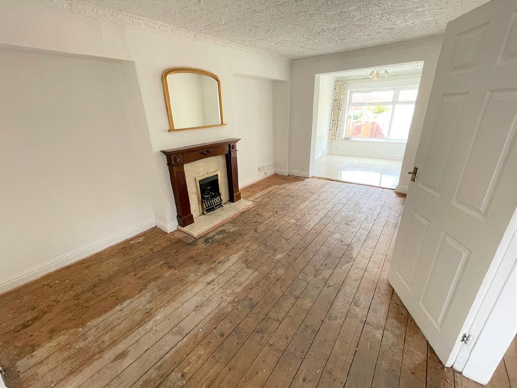 17 Newman Road, Tipton 3 bed semidetached bungalow £100,000
