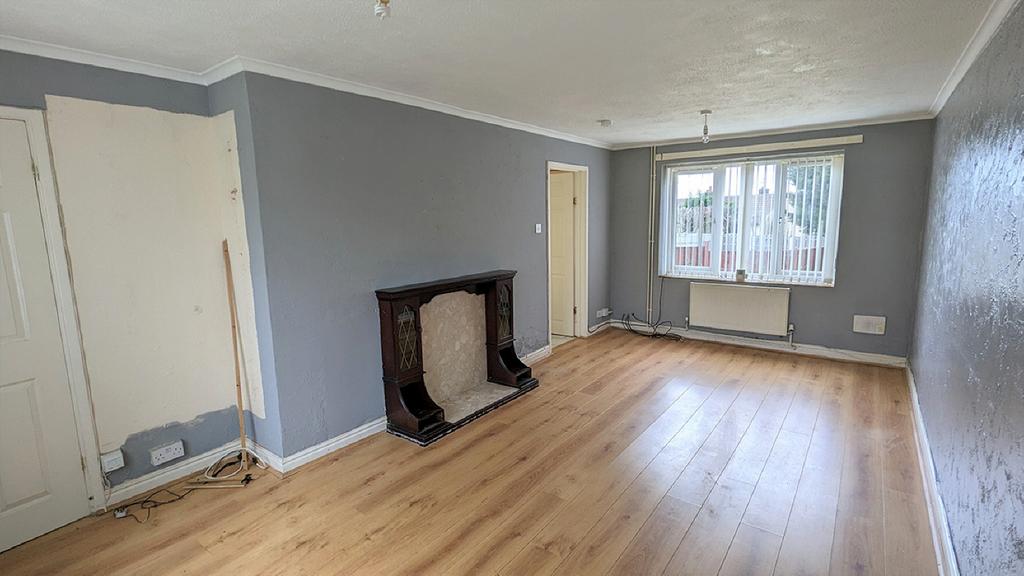36 Hereford Drive, Brimington... 3 bed semidetached house £20,000