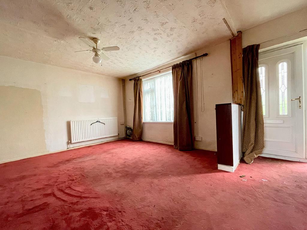 12 Cheddar Drive, Silverdale, Newcastle 3 bed semidetached house £25,000