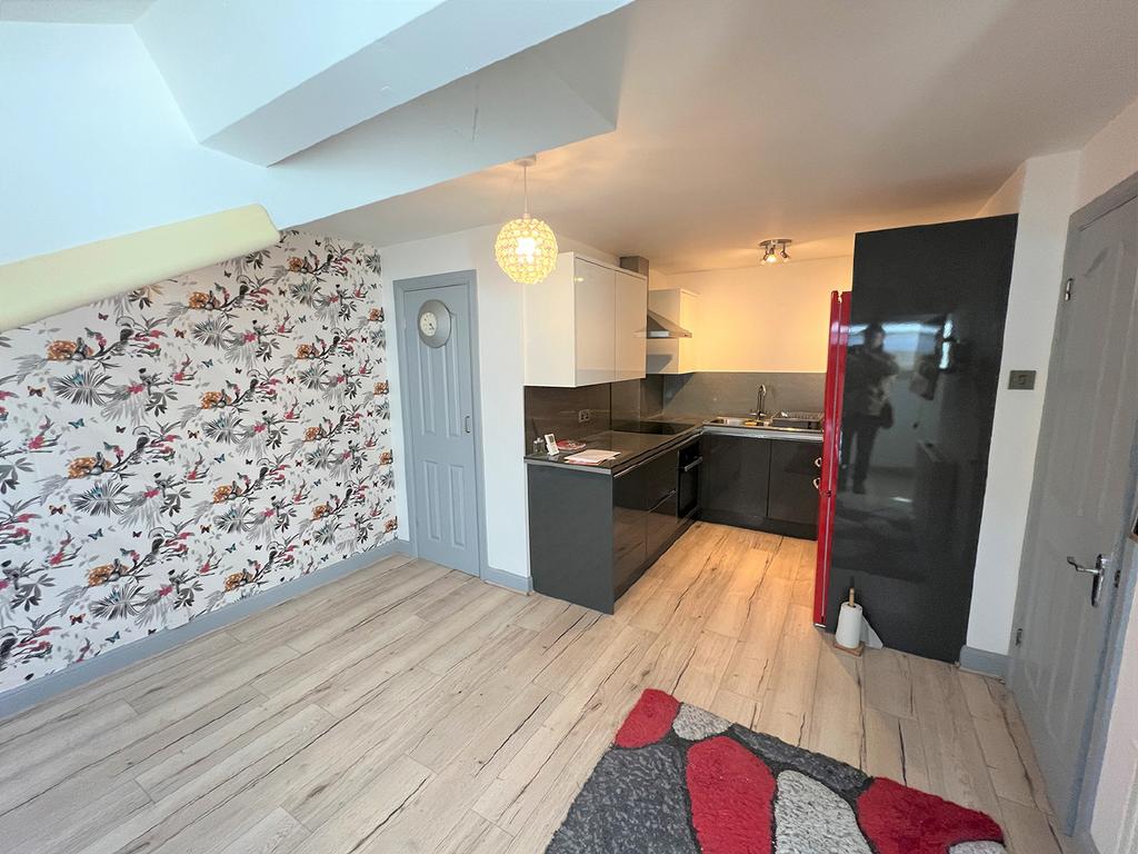 31 Burdett Court, Navigation Rise, Milnsbridge, Huddersfield 1 bed flat