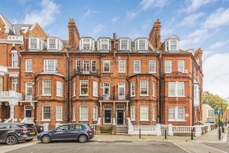Addison Gardens Brook Green W14 1 bed flat £2,100 pcm (£485 pw)