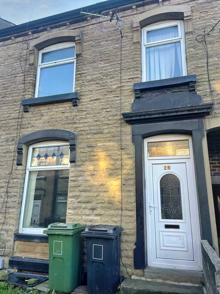 Chapel Terrace, Huddersfield HD4 3 bed terraced house £700 pcm (£162 pw)