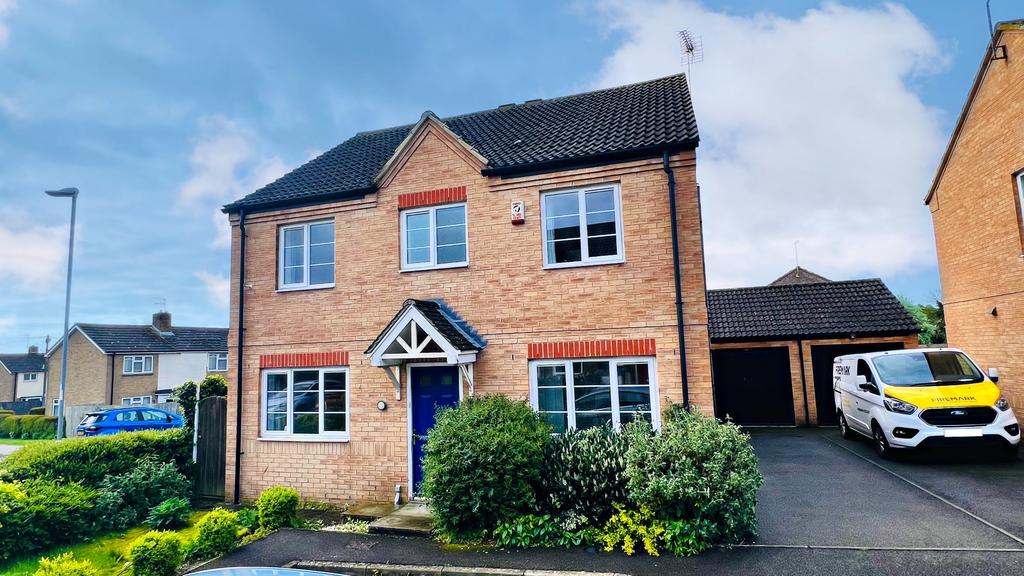 Hectors Way, Oakham, LE15 4 bed detached house to rent £1,375 pcm (£