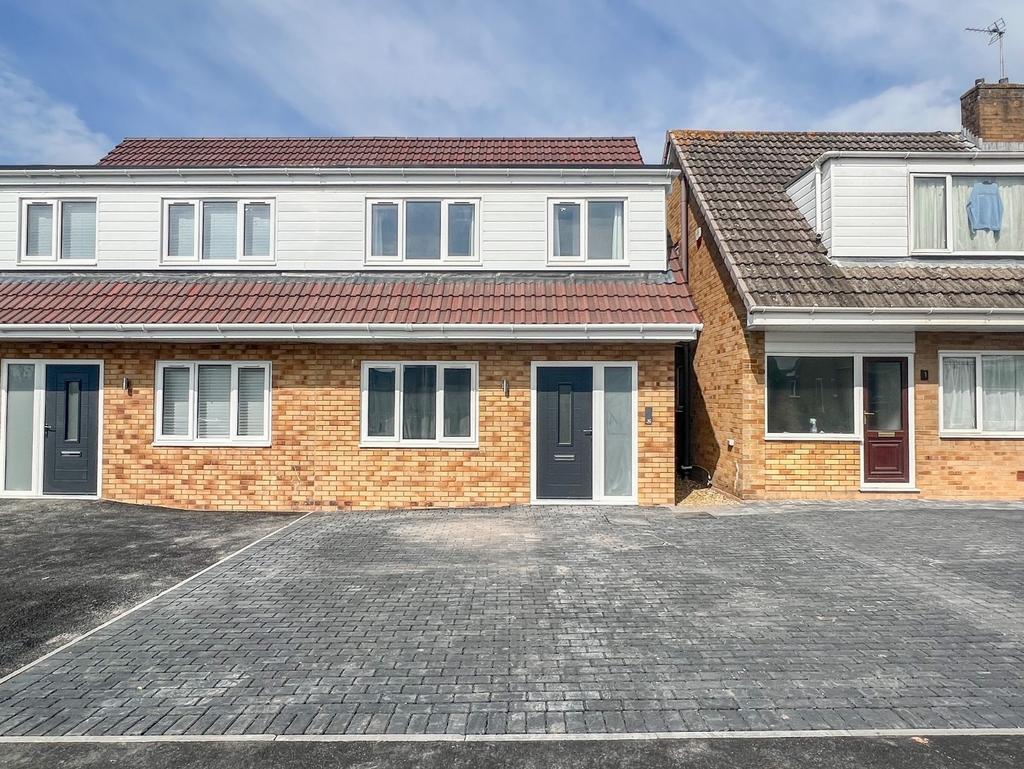 Standish Avenue, Patchway, Bristol, Gloucestershire, BS34 2 bed semi