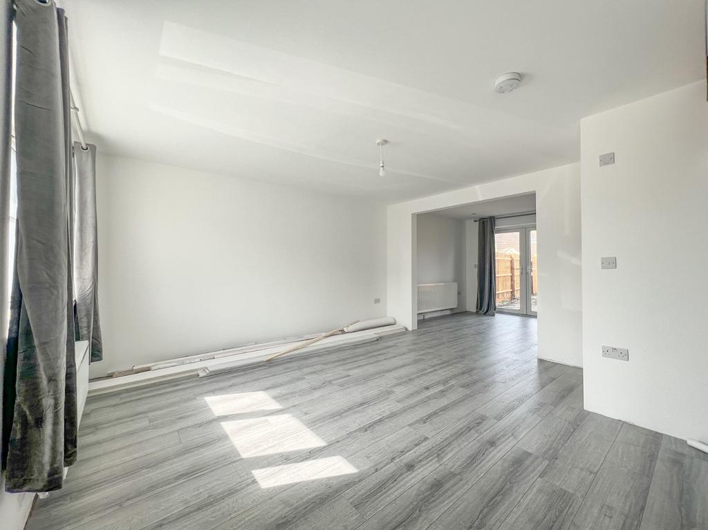 Standish Avenue, Patchway, Bristol, Gloucestershire, BS34 2 bed semi
