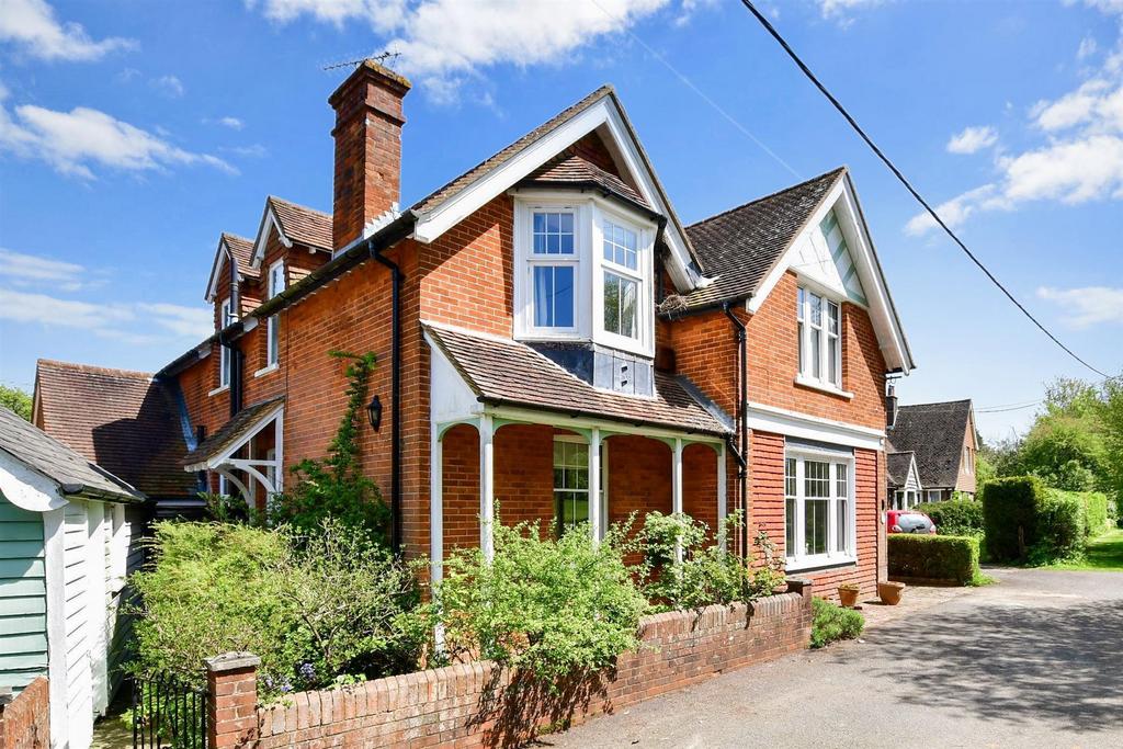 Newdigate Road, Beare Green, Dorking... 5 bed detached house - £925,000