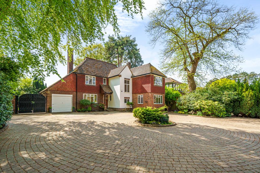 WEST BYFLEET 4 bed detached house for sale £1,250,000