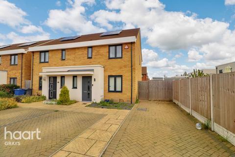 3 bedroom semi-detached house for sale, Lapwin Close, Tilbury
