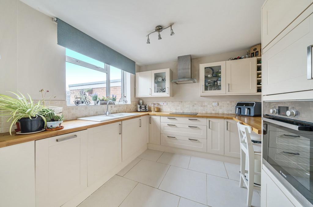Elm Road, Waltham... 3 bed terraced house £325,000