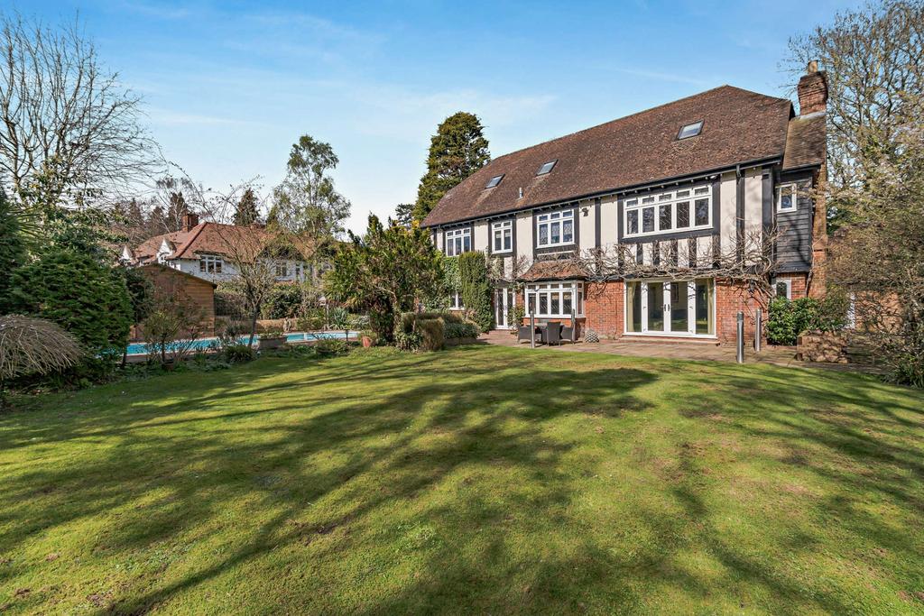 Nugents Park, Hatch End. Pinner, HA5 5 bed detached house for sale £
