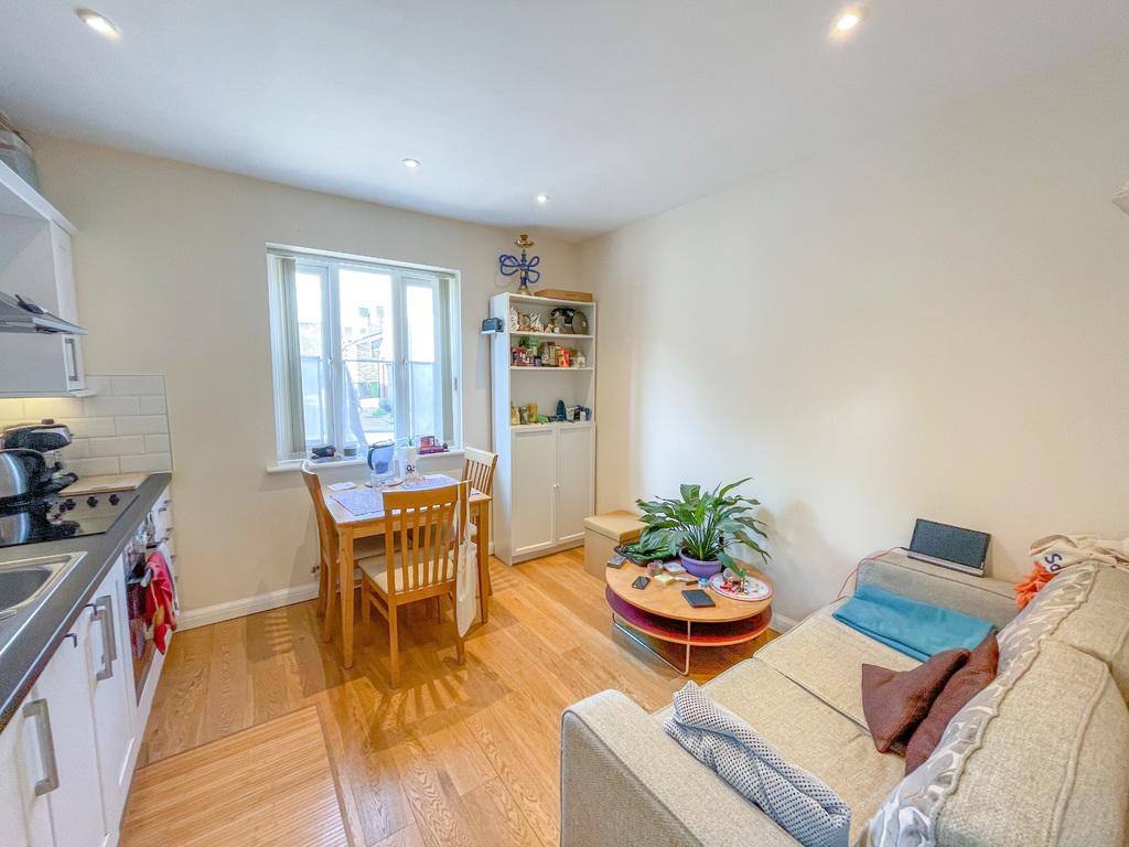 Stanley Road, Cambridge 1 bed townhouse £1,100 pcm (£254 pw)