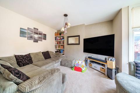 2 bedroom maisonette for sale, Canterbury Road, Hertfordshire WD17