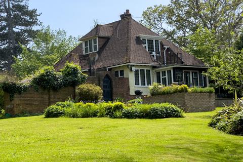Glen Hurst Pear Tree Lane, Shorne, Gravesend, DA12 3JT