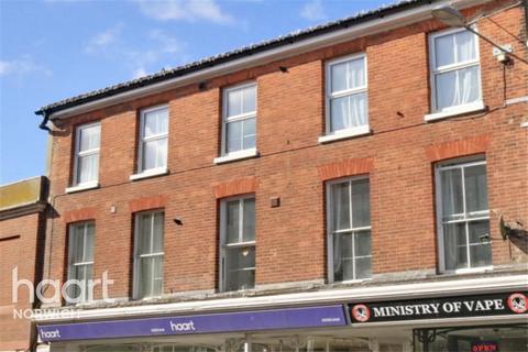 2 bedroom flat to rent, High Street, NR19